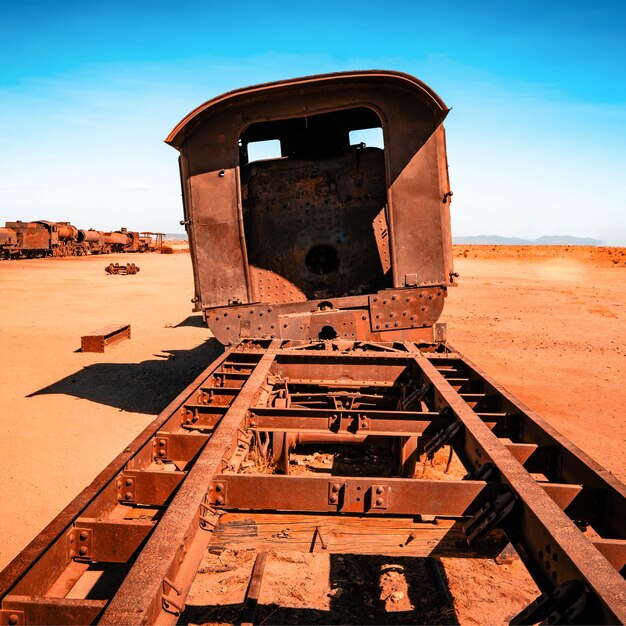 Locomotive a vapore arrugginite in bolivia