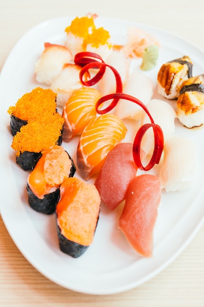 Ruwe en frisse nigiri sushi