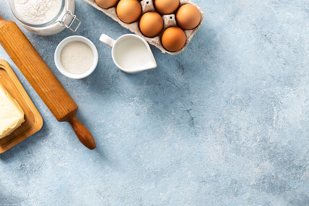 Ruwe ingrediënten voor het koken van pastei