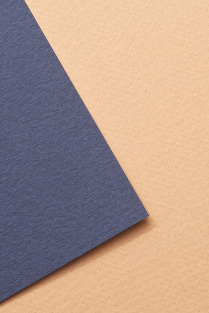 Ruwe kraftpapier achtergrondpapier textuur blauwe beige kleuren Mockup met kopieerruimte voor tekst