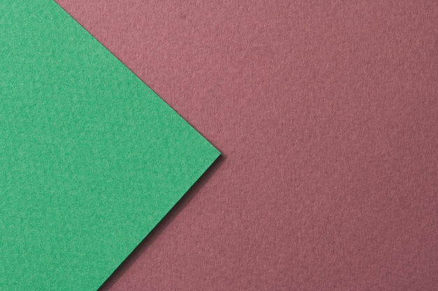 Ruwe kraftpapier achtergrondpapier textuur bordeaux groene kleuren Mockup met kopieerruimte voor tekst