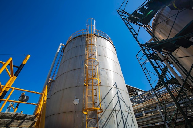 RVS silo's in de bulk kunststof silo van de chemische industrie