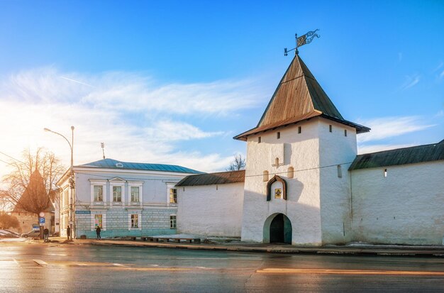 Photo rybnitskaya tower of the pskov kremlin