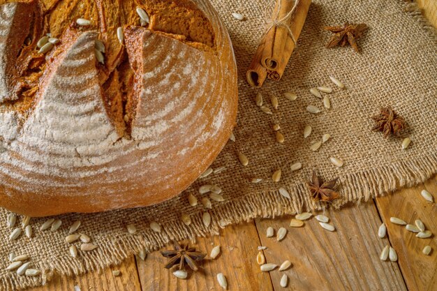 Rye bread next to the sticks of cinnamon and star anise