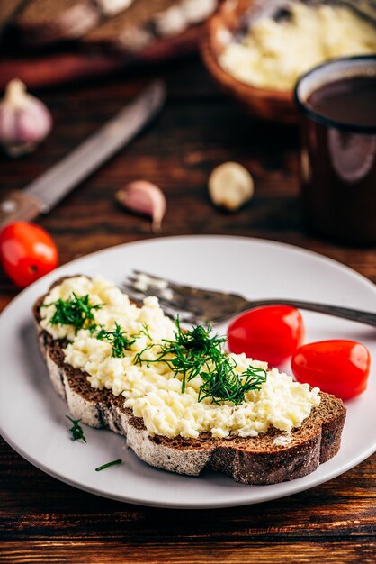 Rye bread toast with processed cheese, garlic and dill