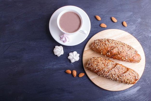 Pane di segale con semi di girasole