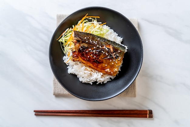 saba fish grilled with teriyaki sauce on topped rice bowl