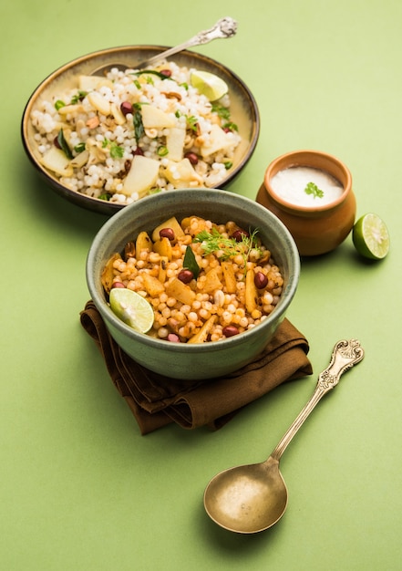 SabudanakhichdiÃ‚Â / Khichadiは、ナヴラトリ、エカダシ、またはガネーシュチャトゥルティの間に消費されるインドの断食レシピまたはVrat食品です。