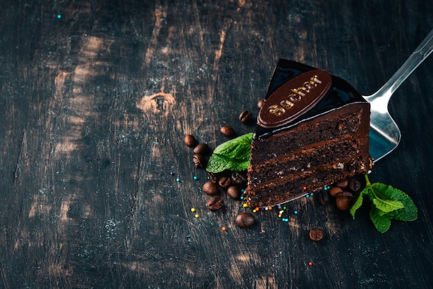 Sacher Chocoladetaart Op een houten achtergrond Bovenaanzicht Ruimte kopiëren