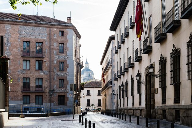 Photo sacramento street in historic centre of madrid madrid de los austrias quarter