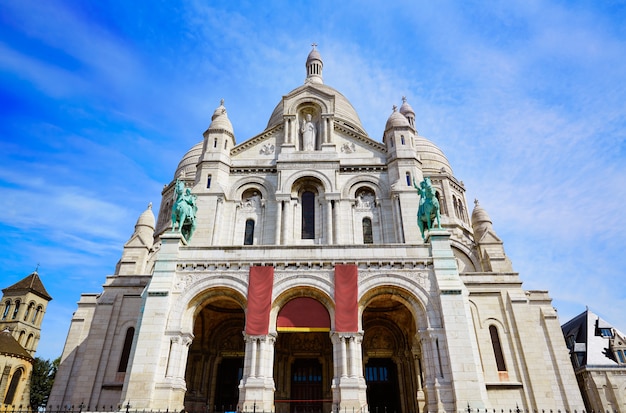 Базилика Сакре-Кер на Монмартре в Париже