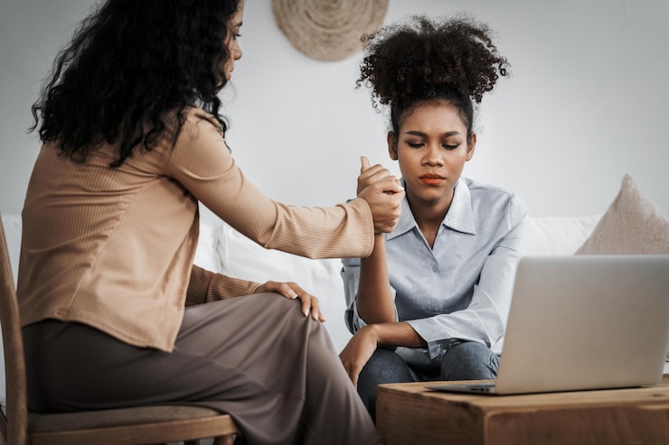 Photo sad ptsd woman patient in crucial therapy for mental health with psychologist