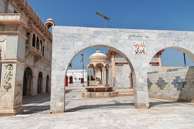 Sadhu Belo een vintage hindoeïstische tempel in Sukkur, Pakistan