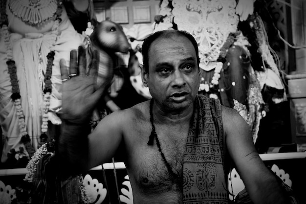 Photo sadhu in temple