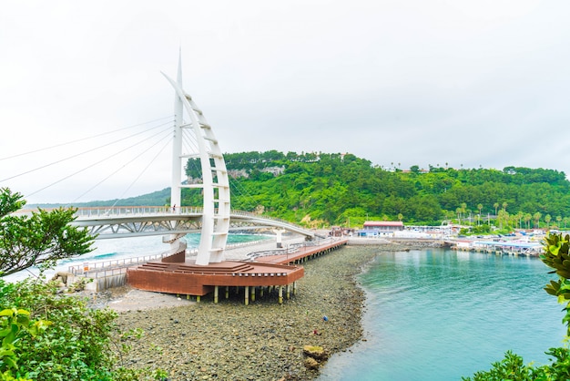 Photo saeyeongyo bridge between seaseom and seogwipo port in jeju island