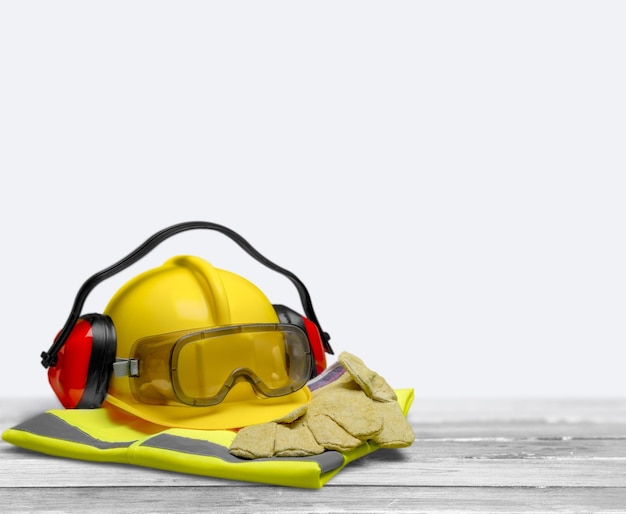 Foto equipaggiamento di sicurezza: casco, occhiali, protezione per le orecchie