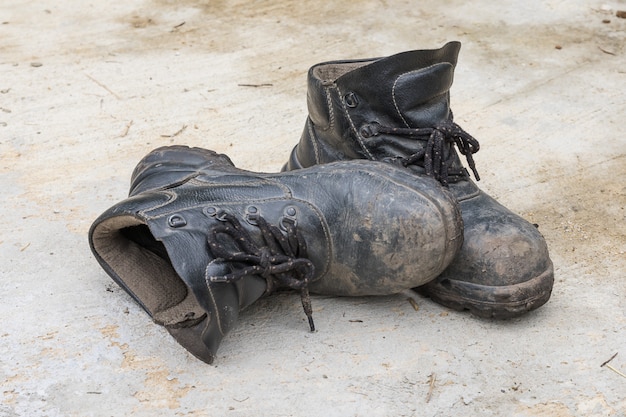 Safety leather shoe