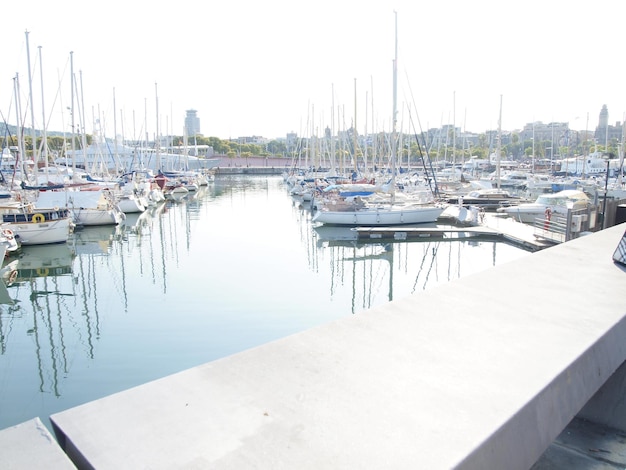 Photo sailboats moored in harbor