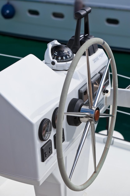 Sailing yacht control wheel and implement