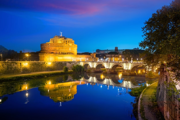 Saint Angel Castle in Rome, Italië in de schemering