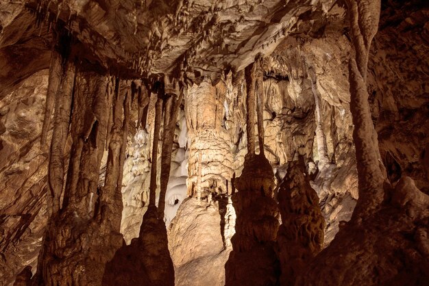 Saint Istvan-grotten in Lillafured Miscolc Hongarije met stalactieten