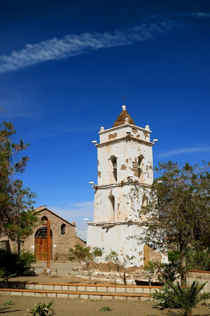 Saint Lucas Church en de klokkentoren in de stad van Toconao, San Pedro de Atacama, Chili