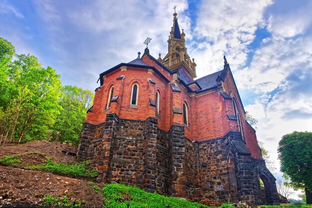 Saint Luke Church op de Castle Hill in Karlovy Vary, Tsjechië.