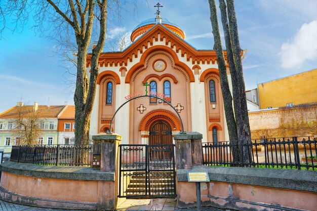 빌누스(Vilnus)의 구시가지(Old City of Vilnus)의 역사적인 부분에 있는 거리 Didzioji에 있는 Saint Parasceve Orthodox Church