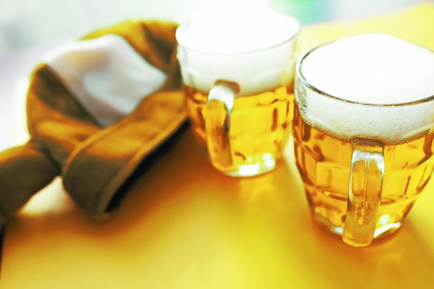 Photo saint patrick's day holiday national irish holiday a mug of golden beer at the bar