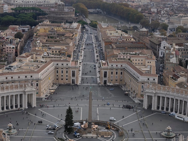 屋上から見たサンピエトロ大聖堂ローマ