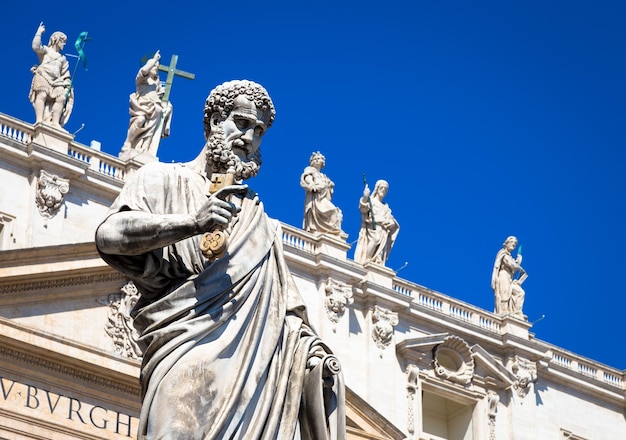 Saint Peter standbeeld voor Saint Peter Cathedral Rome Italië Vaticaanstad