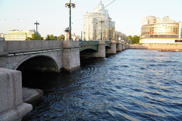 サンクトペテルブルク ロシア 2022 年 8 月 19 日サンプソニエフスキー ブリッジ サンクトペテルブルクの大ネフカ川を渡る跳ね橋