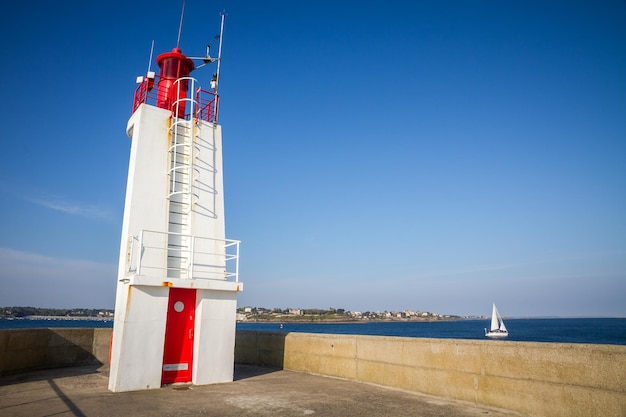 SaintMalo 등대와 부두 Brittany France