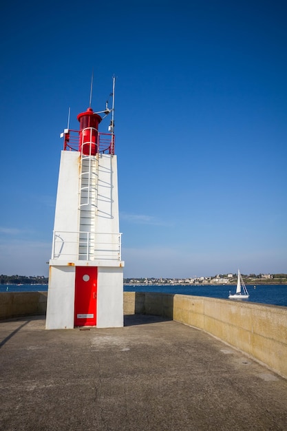 SaintMalo 등대와 부두 Brittany France