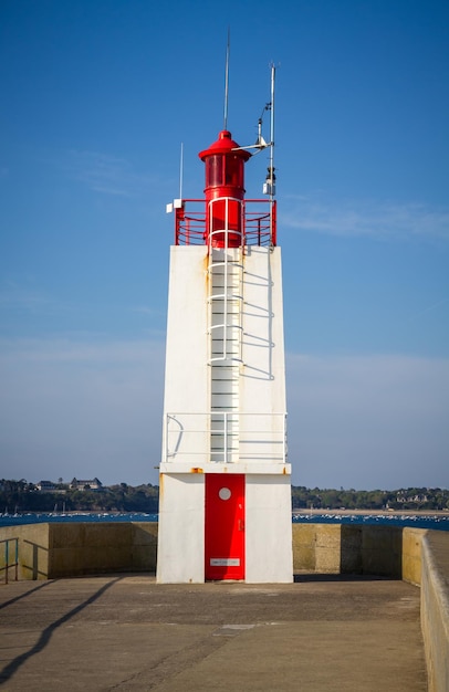 SaintMalo vuurtoren en pier Bretagne Frankrijk