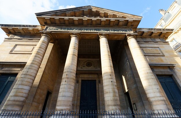 Saintphilippeduroule - римско-католическая церковь, расположенная на rue du faubourgsainthonor в