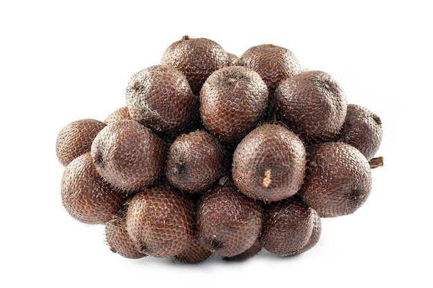 Salacca fruit op witte achtergrond Zalacca Salak Snake fruit Inheemse vrucht van Indonesië