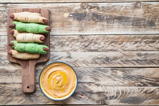 Salad Cookies and hummus of pumpkin for halloween