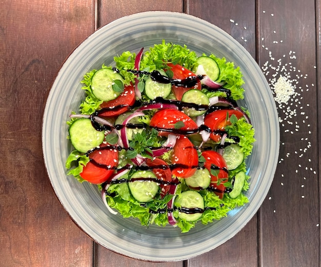 Photo salad of fresh tomatoes and cucumbers in a bowl