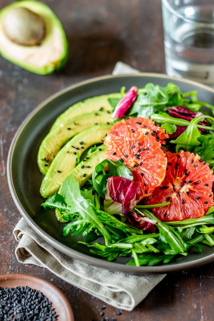 Salad with avocado and grapefruit