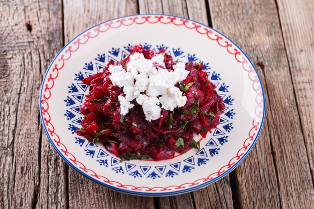 Салат со свеклой и сыром фета