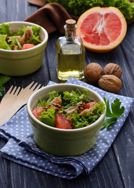 Salad with chicken and grapefruit