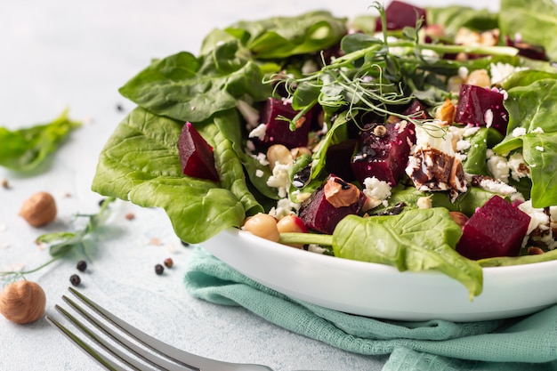 Insalata con ceci e barbabietola