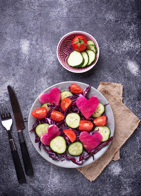 Salad with cucumber, tomato and red cabbage