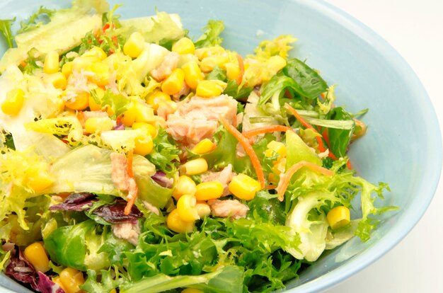 Salad with lettuce, corn and tuna