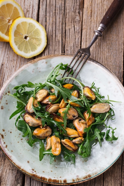 Salad with mussels and arugula