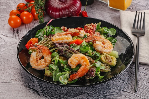 Photo salad with prawn and quinoa