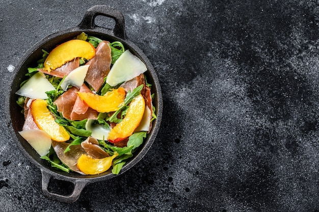 Salad with Prosciutto and peach