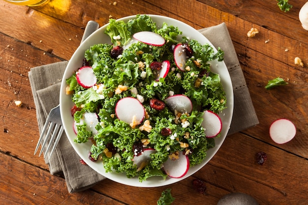 Foto insalata con ravanello e cetriolo