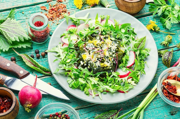 Salad with seaweed and greens